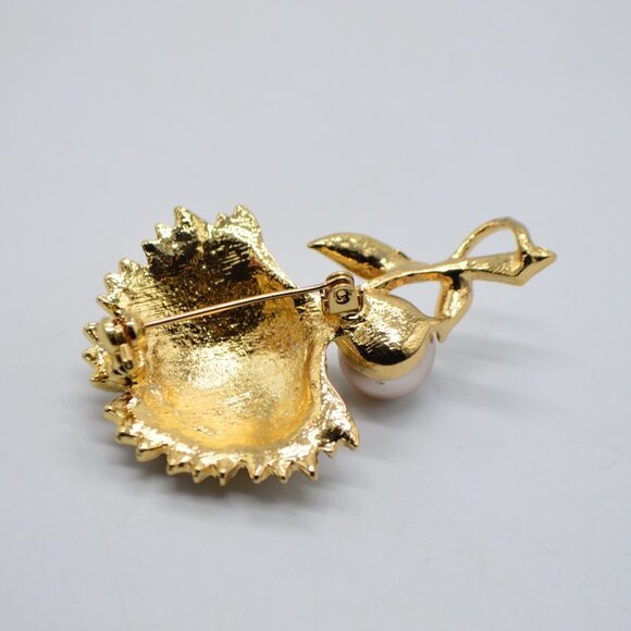 Clear rhinestone faux pearl flower pin - Picture 4 of 4